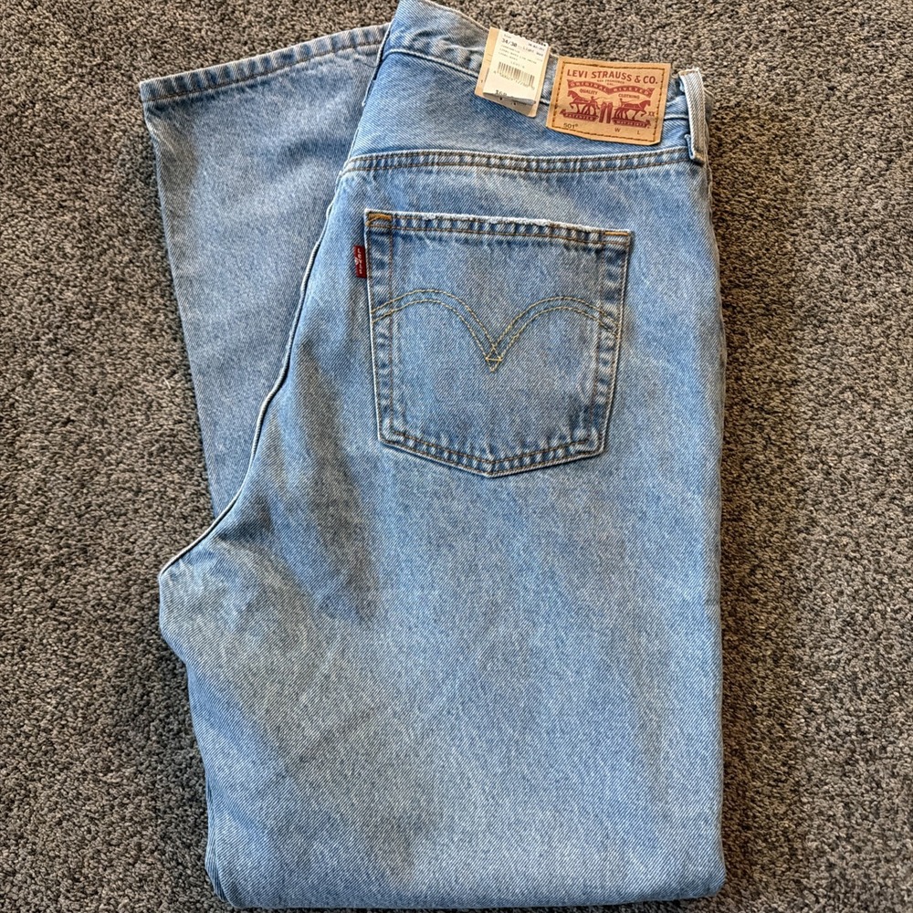 Levi's 501 Light Wash Button Fly 34/30 NWT Straight Leg Distressed Hi Rise